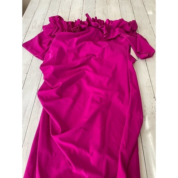 Escape 18 W fusion dress Plus Size Ruffled Off-The-Shoulder Gown - Picture 5 of 8